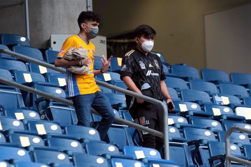 La afición regia se combinó para el duelo de ida de la Semifinal entre Rayadas y Tigres Femenil.