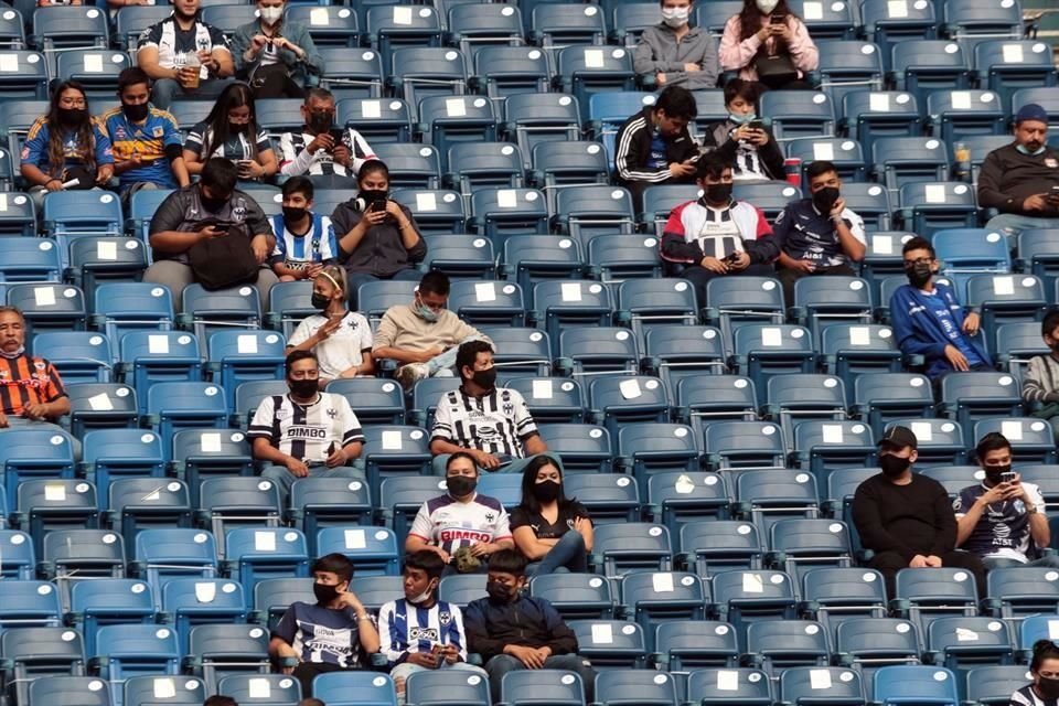 La afición regia se combinó para el duelo de ida de la Semifinal entre Rayadas y Tigres Femenil.