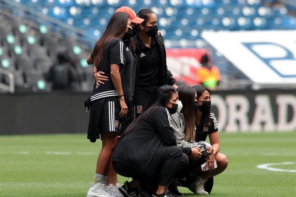 La afición regia se combinó para el duelo de ida de la Semifinal entre Rayadas y Tigres Femenil.