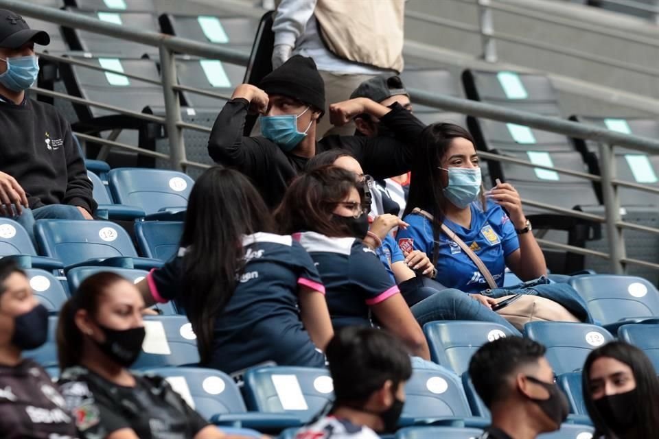 La afición regia se combinó para el duelo de ida de la Semifinal entre Rayadas y Tigres Femenil.