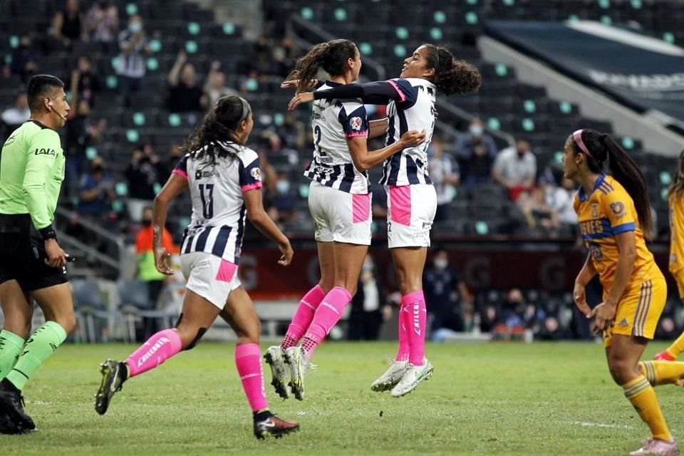 Las Rayadas se crecieron pese a quedarse con una jugadora menos desde el minuto 12.