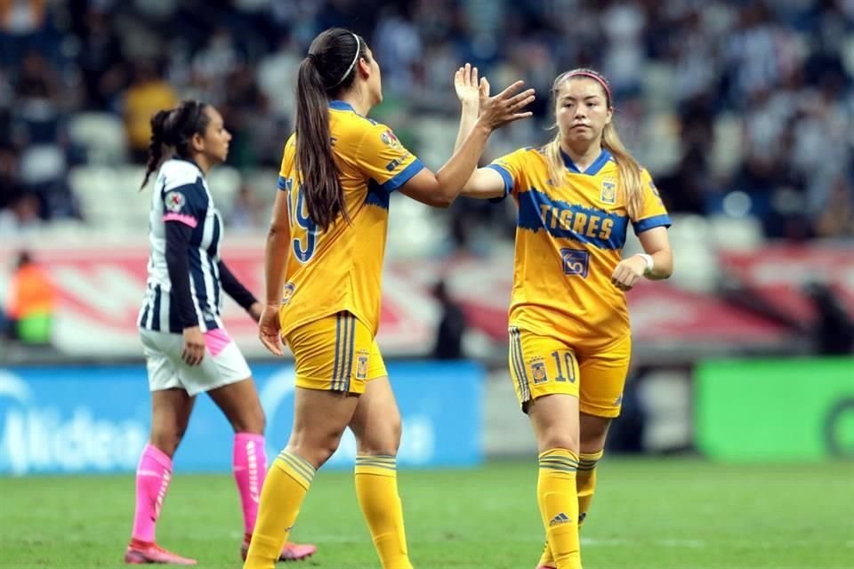 Al final se agregaron seis minutos y Tigres Femenil estuvo encima de las albiazules. Blanca Solís aprovechó un servicio de Stephany Mayor al 92' y marcó el 2-2 para las felinas.