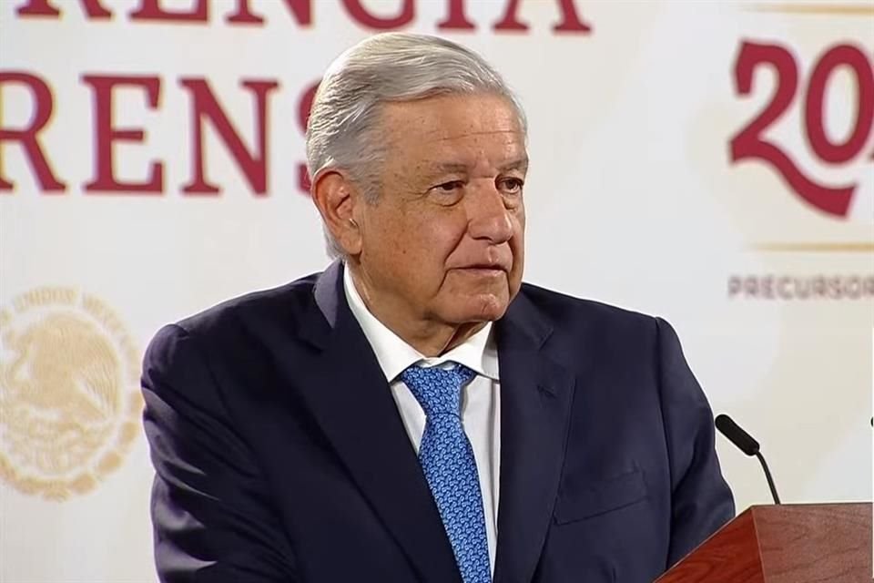 El Presidente en conferencia de prensa.