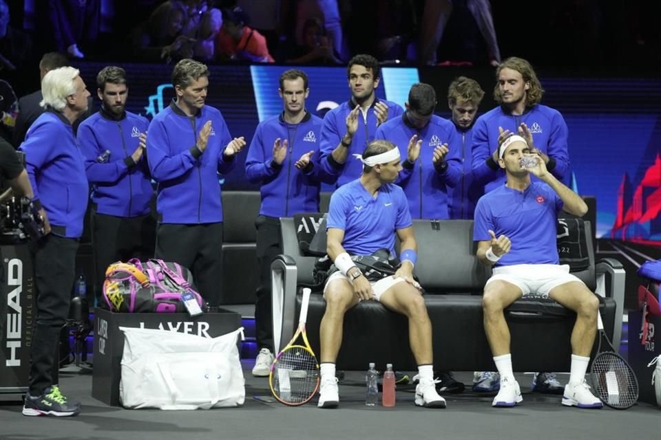 Todas las miradas y aplausos eran para Federer.