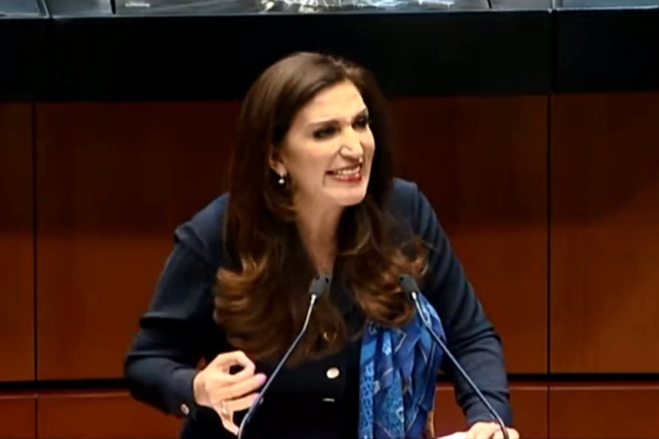 La panista Kenia López señaló  la visa que no se trata de una cuestión recreativa, sino que implica la relación que los políticos y servidores públicos mantienen con Estados Unidos.