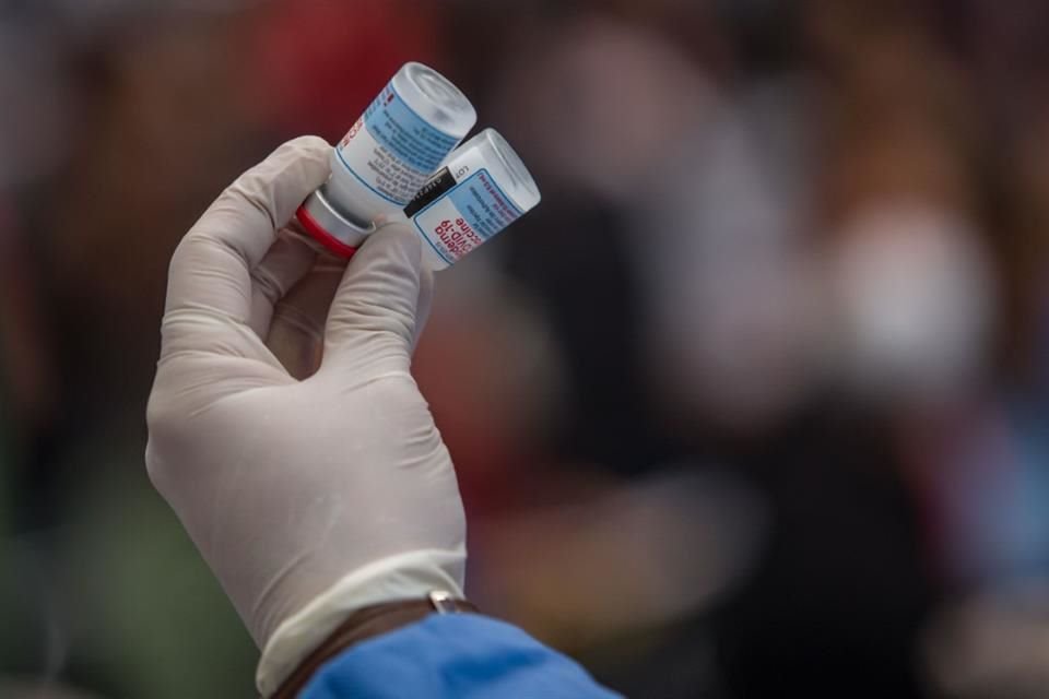 La Secretaría de Salud confirmó que 5 millones de vacunas contra Covid-19 se perdieron y tendrán que echarse al drenaje.