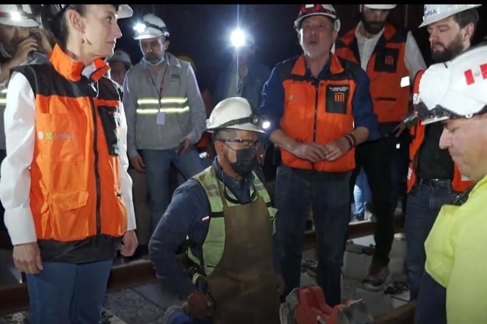 La Jefa de Gobierno, Claudia Sheinbaum, acudió a la estación Isabel La Católica de la Línea 1 del Metro donde se está colocando la segunda capa de balasto.