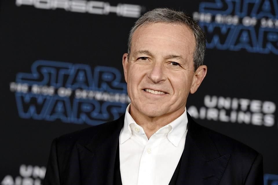 Bob Iger dirigió Walt Disney Company durante 15 años, entre 2005 y 2020, y se desempeñó como director ejecutivo, presidente de la junta y presidente ejecutivo.