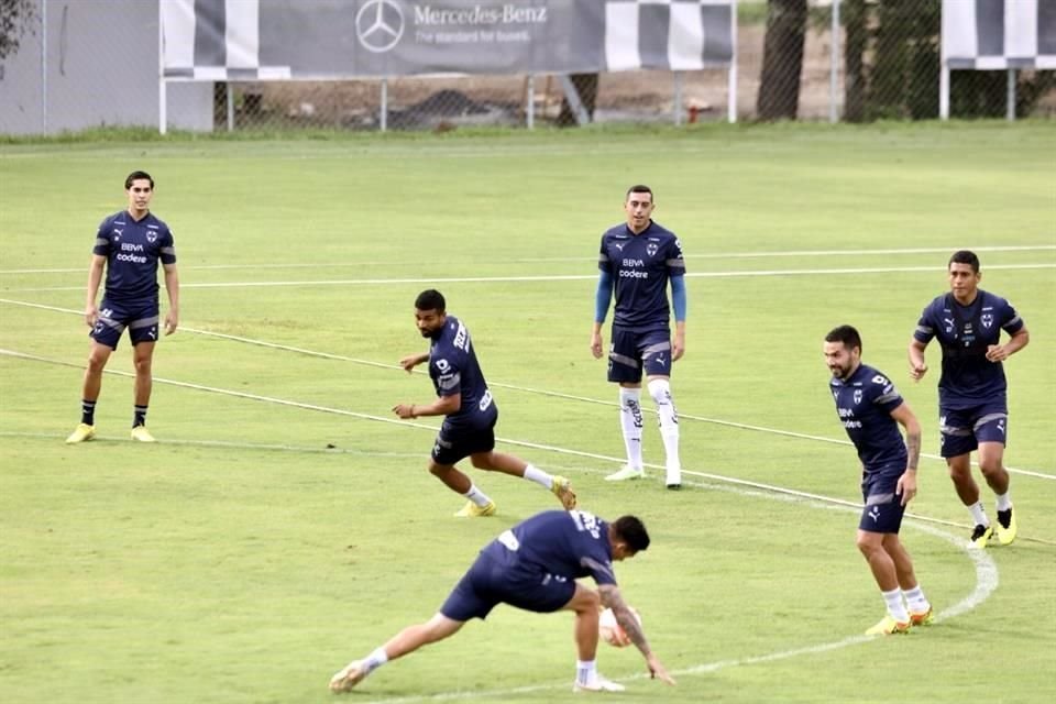 Los Rayados entrenaron esta mañana con la reincorporación de Erick Aguirre, Rogelio Funes Mori y Luis Romo.