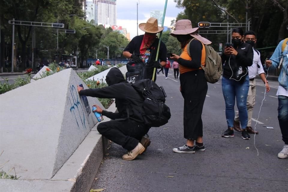 Algunos exigen con pintas la aparición de los 43.