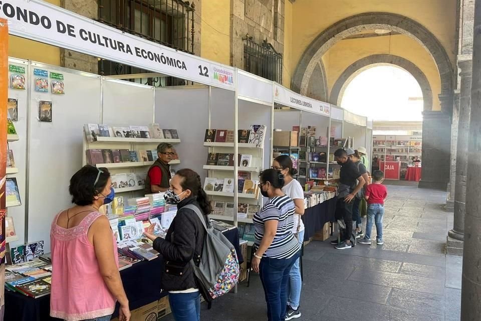 Aspectos de la Feria Municipal del Libro y la Lectura 2022 que se realizó en abril pasado en GDL.