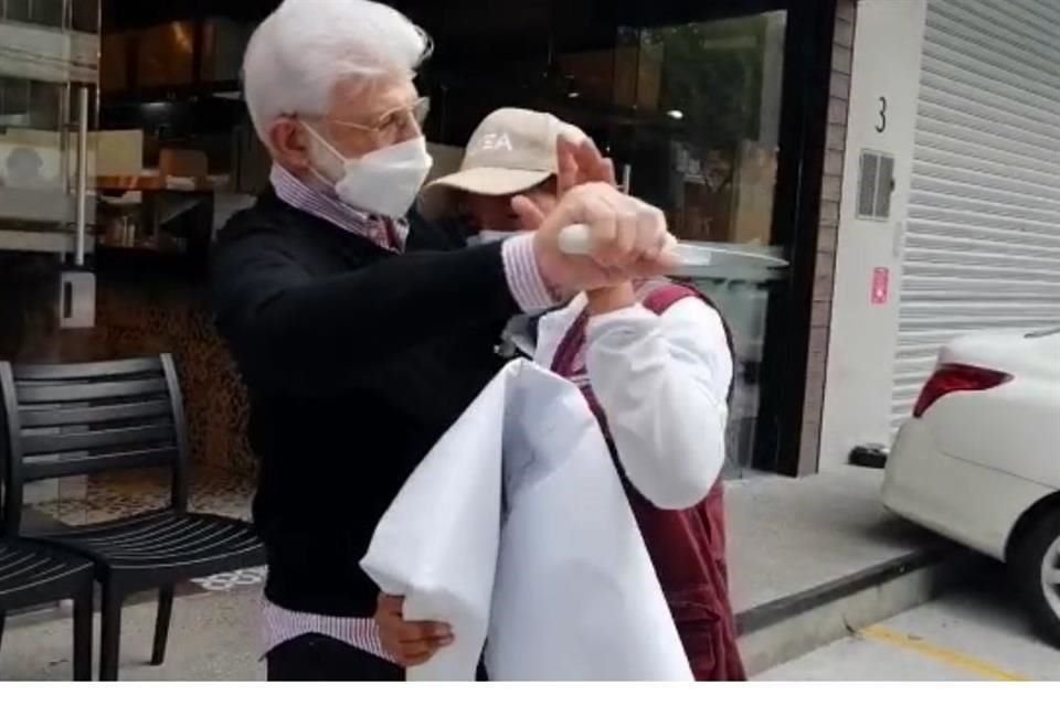 Un video muestra a Daniel Tabe, padre del Alcalde de Miguel Hidalgo, amagar a un funcionario que colocaría sellos de suspensión.