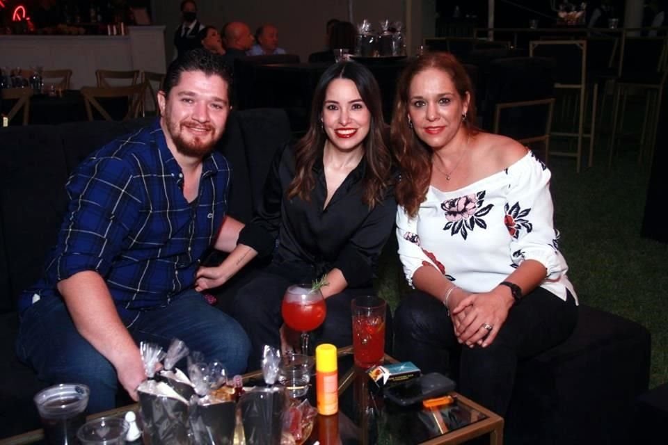 Hans Wallander, Yaressi Cavazos y Karla Cavazos