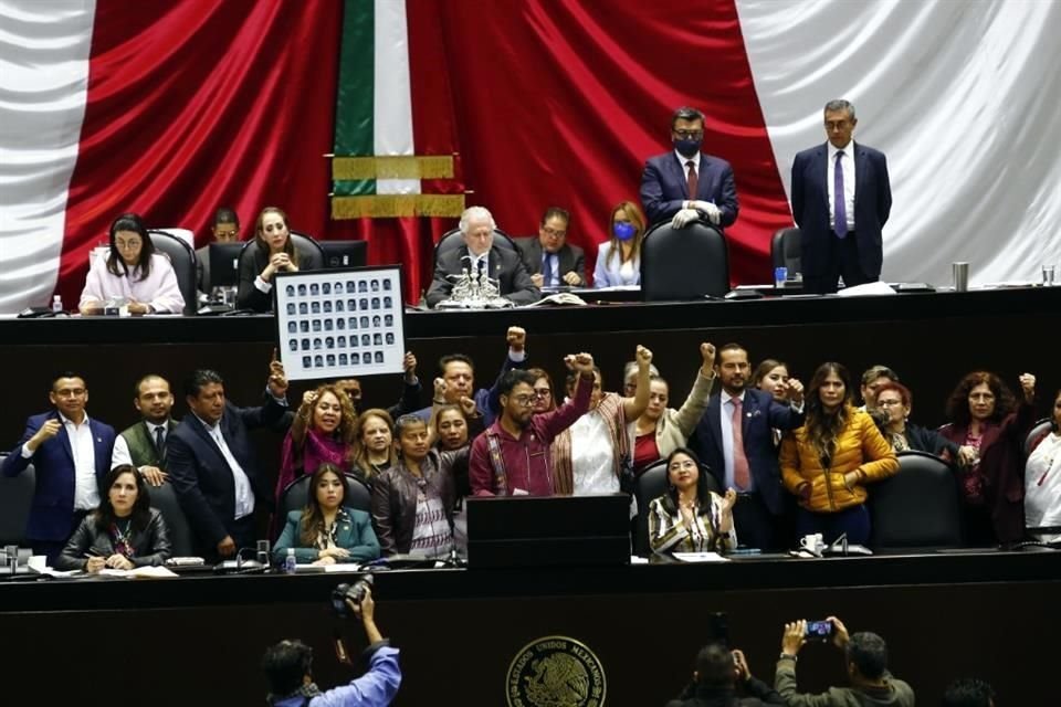 El diputado Manuel Vázquez Arellano, de Morena habla en la efeméride del aniversario de la desaparición de los normalistas de Ayotzinapa