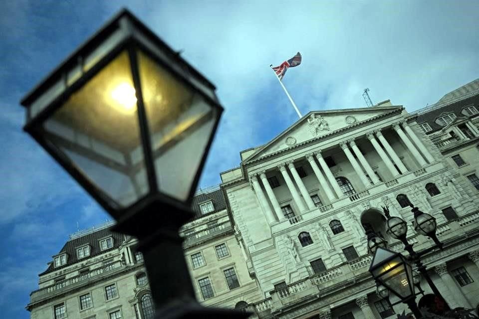 El Banco de Inglaterra anunció que comprará deuda del Estado 'a largo plazo' para intentar compensar las fuertes alzas de las tasas de interés de los bonos.