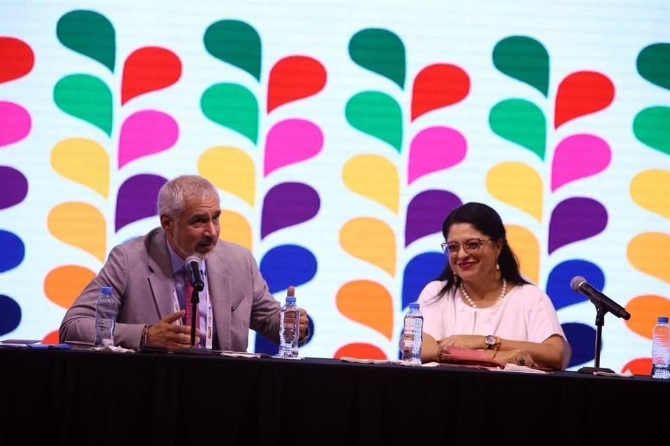 El subdirector de Cultura de la UNESCO, Ernesto Ottone, y la Secretaria de Cultura, Alejandra Frausto, apuntaron la importancia de generar acuerdos para frenar el tráfico ilícito de bienes.