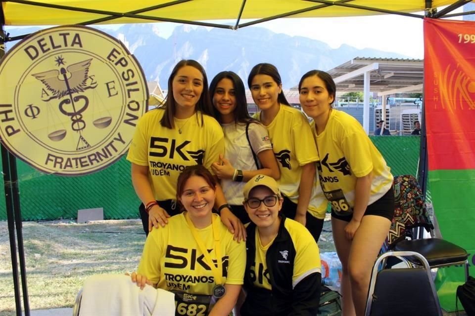 Laura Carrillo, Melissa Maldonado, Ale García, Maggie Garza, Ada Cantú y Julissa Mares