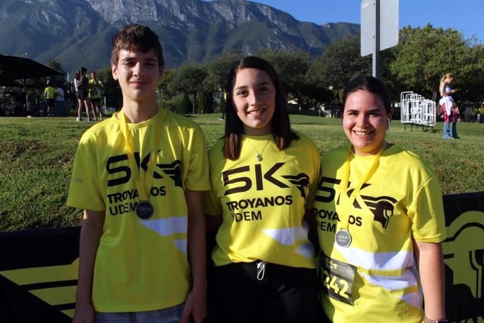 Sebastián Montemayor, Laura Carrillo y Denisse Montemayor