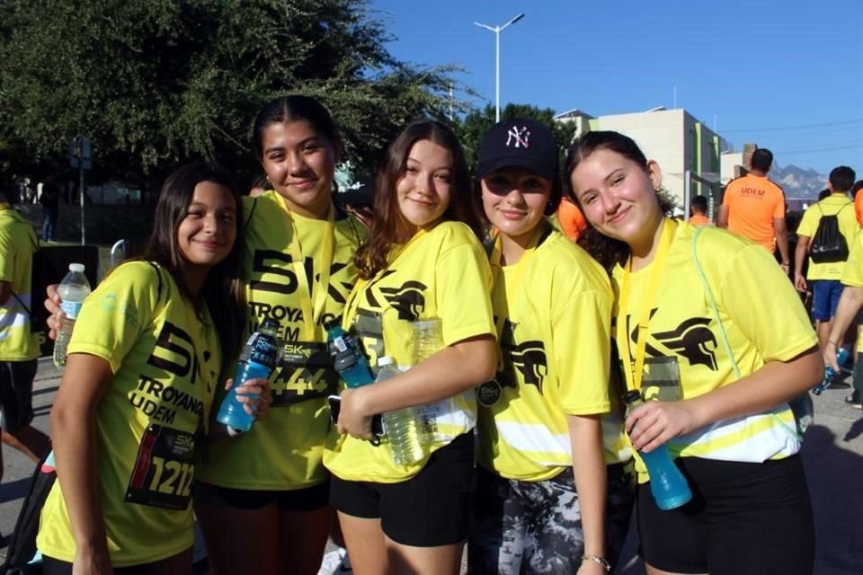 Andrea Huerta, Regina González, Sofía Aldape, Daniela Quintanilla y Alina Assad