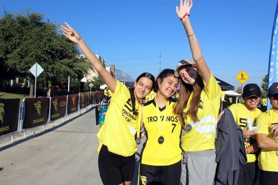 Ximena Valdés, Laura Zendejas y Paloma Valdovinos