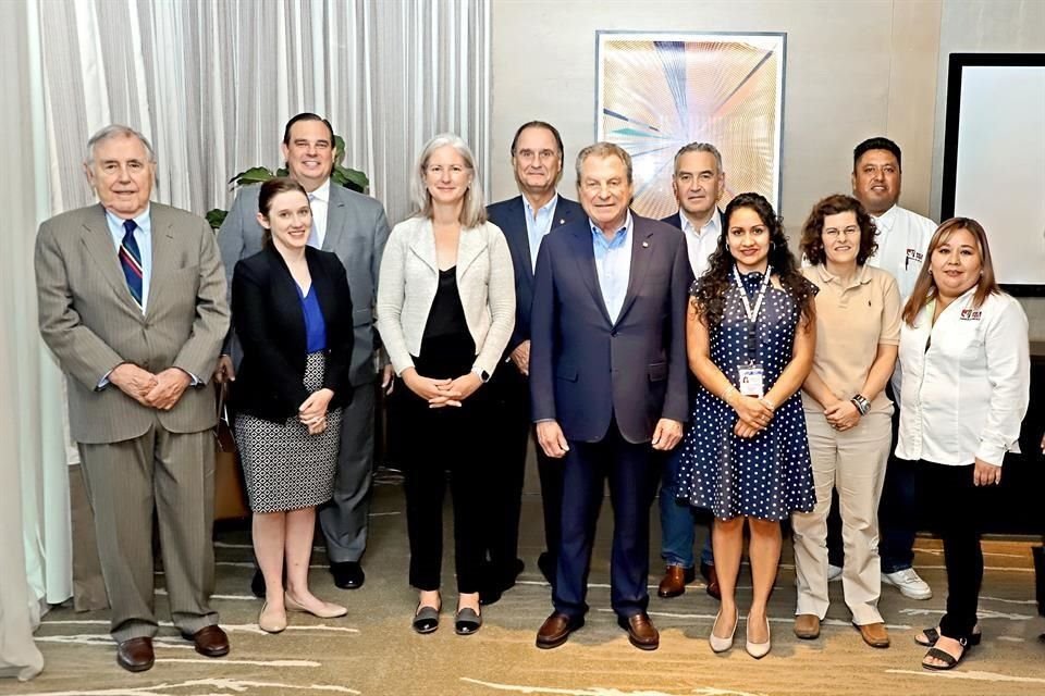 Morgan Parker, Jorge García Segovia, Gregorio Canales, Humberto Villanueva, Eugenio Clariond, Ellison Kraft, Sandra Shaddick, Miguel Schwarz, Ana Barrón, Carolina de Manueles y María Elena Martínez