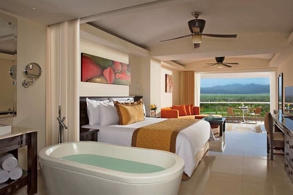 Invita al confort, lujo y wellness a tus próximas vacaciones frente al mar, de la mano de Wyndham Alltra Riviera Nayarit.