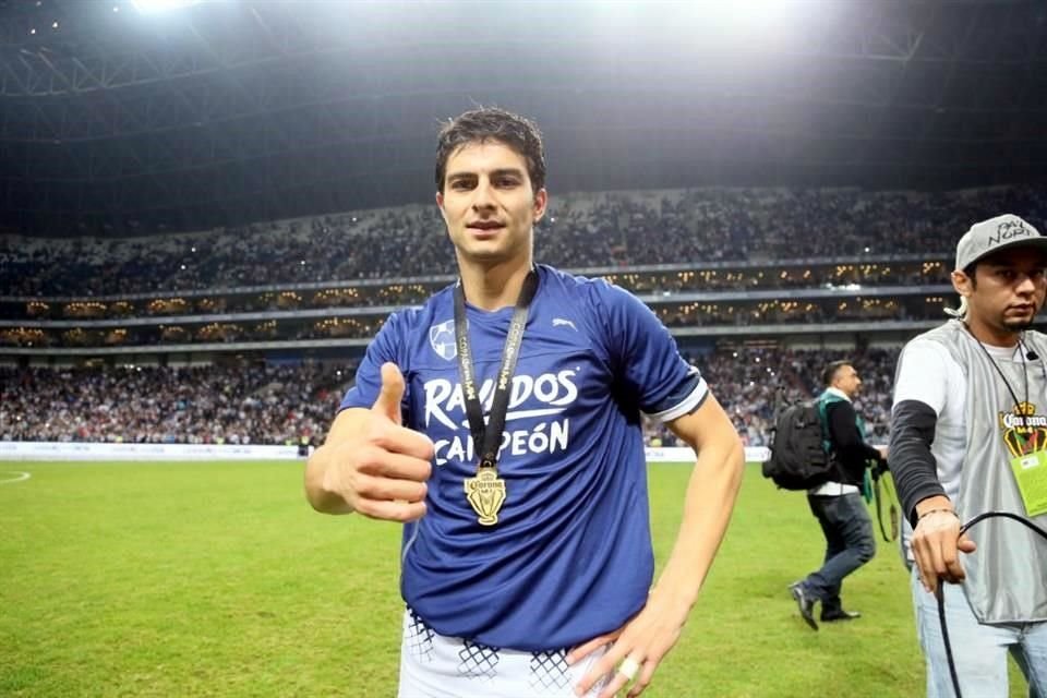Stefan Medina festejando la Copa MX del 2017 con Rayados.