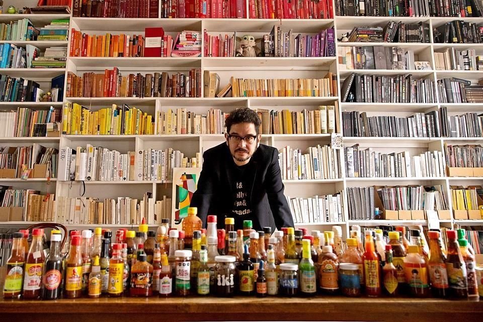 De guajillo, macha, con pasilla mixe o habanero, la salsa es un elemento omnipresente en las mesas y alacenas mexicanas. Pocos como Alonso Ruvalcaba conocen a profundidad el compendio embotellado.