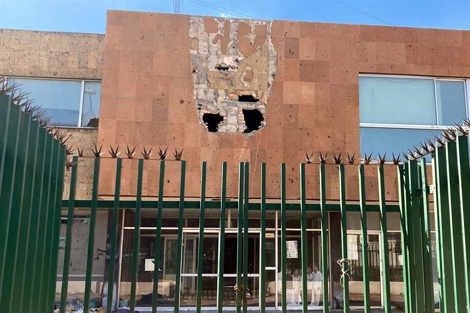 La Clínica 15 del IMSS permanece abandonada desde el año pasado, cuando se anunció que sería remodelada. 