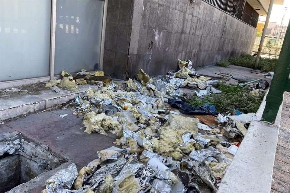 La Clínica 15 del IMSS permanece abandonada desde el año pasado, cuando se anunció que sería remodelada. 