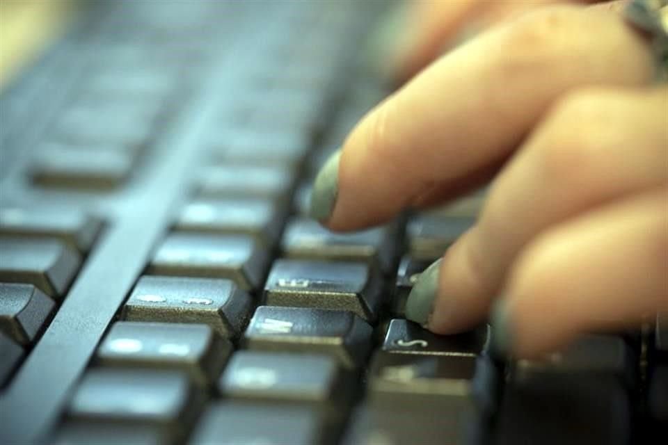 En medio de vulnerabilidades digitales de Chile, páginas en línea del Gobierno cayeron este viernes.