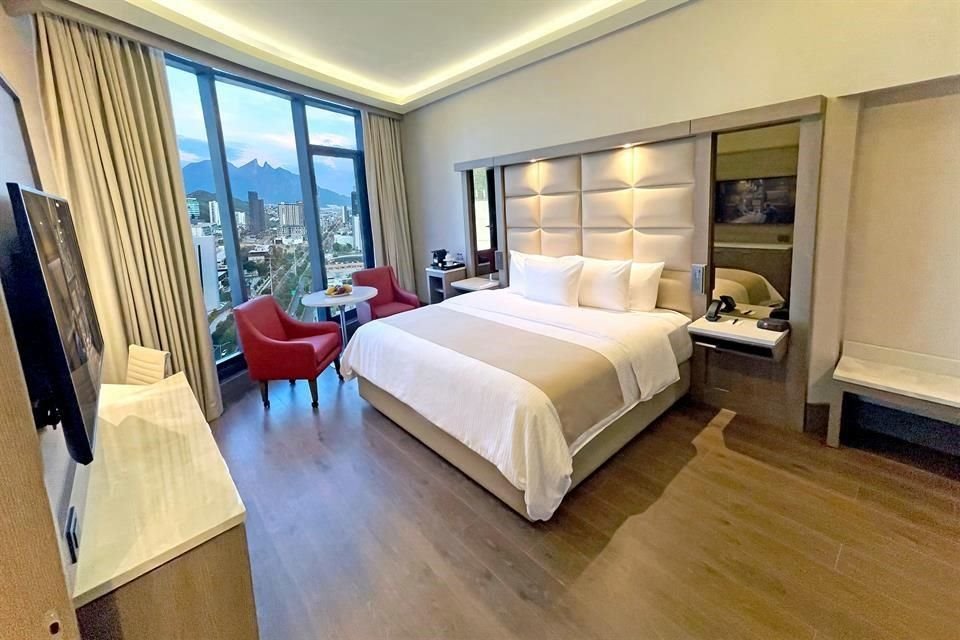 Abren su tercer hotel en Monterrey, el cual ya es ícono de la zona.