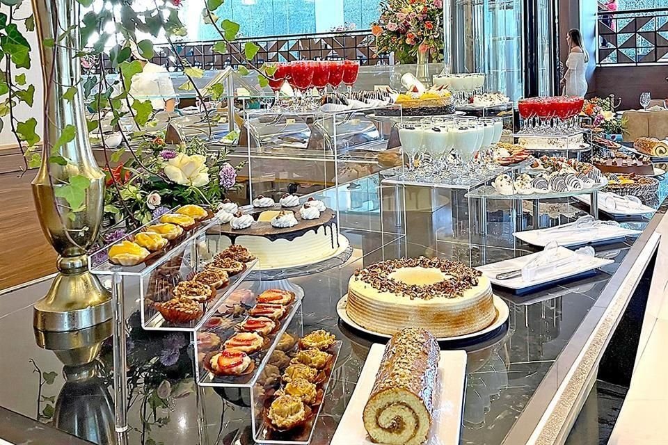 El restaurante ofrece el buffet más completo y gran variedad de platillos.