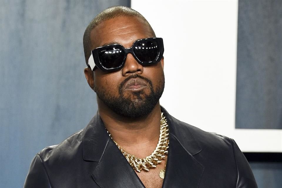 Kanye West protagonizó la pasarela de Balenciaga para presentar la colección Primavera Verano 2023 en la Fashion Week Paris.