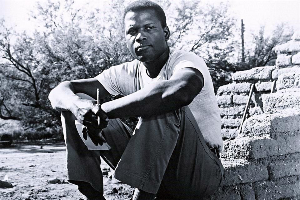 Aborda nuevo documental la vida y trayectoria de Sidney Poitier, ganador del Óscar, quien rompió barreras en el cine y en Hollywood.