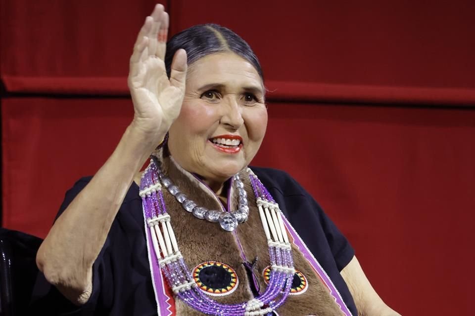 La actriz Sacheen Littlefeather murió a sus 75 años. Fue conocida por ser quien rechazó un Óscar a nombre de Marlon Brando.