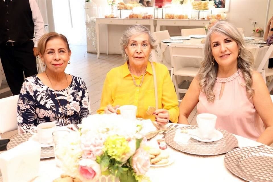 Laura Magaña, Adelita Bernal y Claudia Bernal