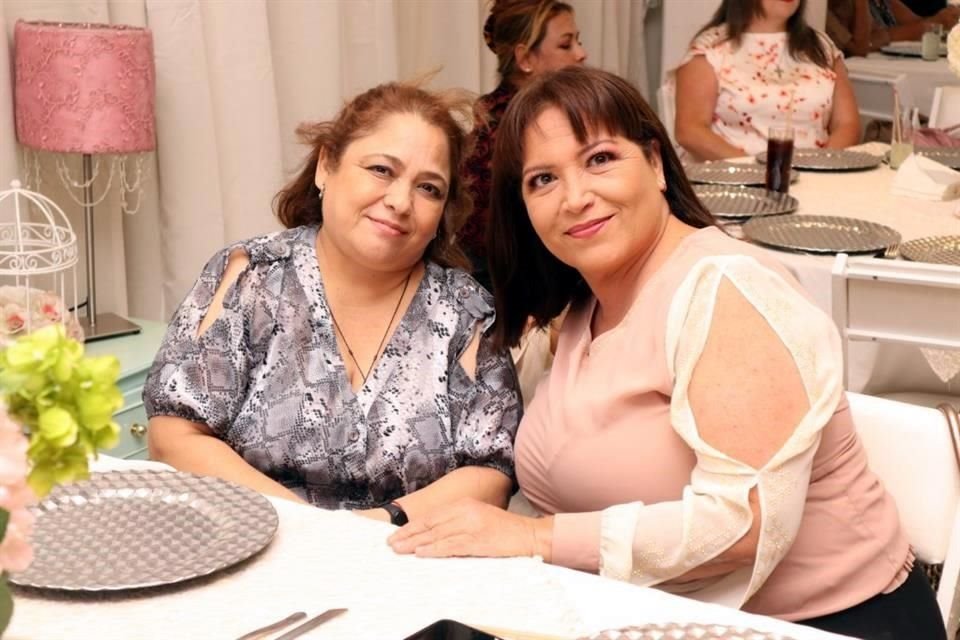 Nancy Irela Castillo y Maricarmen Castañeda