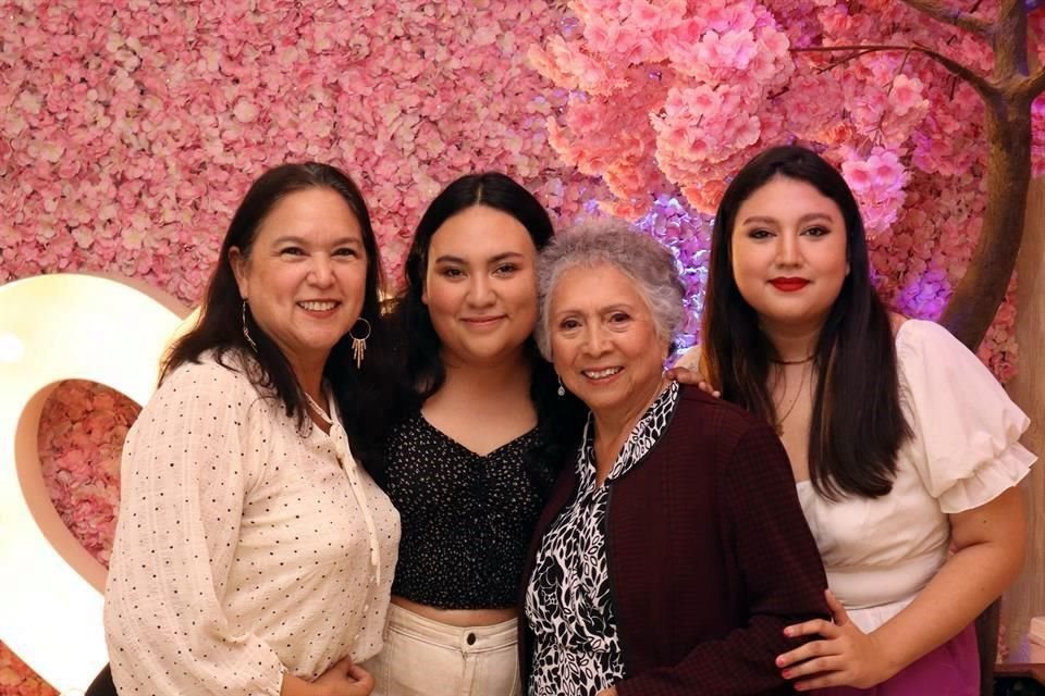 Elena Valero, Dolores Garza Ortiz, María Elena Saucedo y Sofía Valero