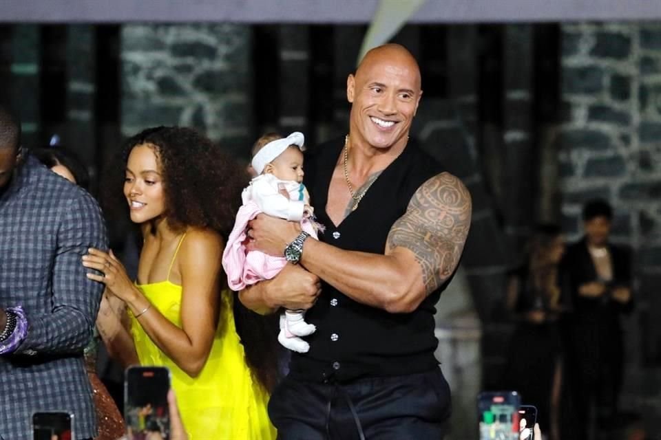 Como lo mostró este bebé, para ser fan de 'The Rock' parece que no existe edad.