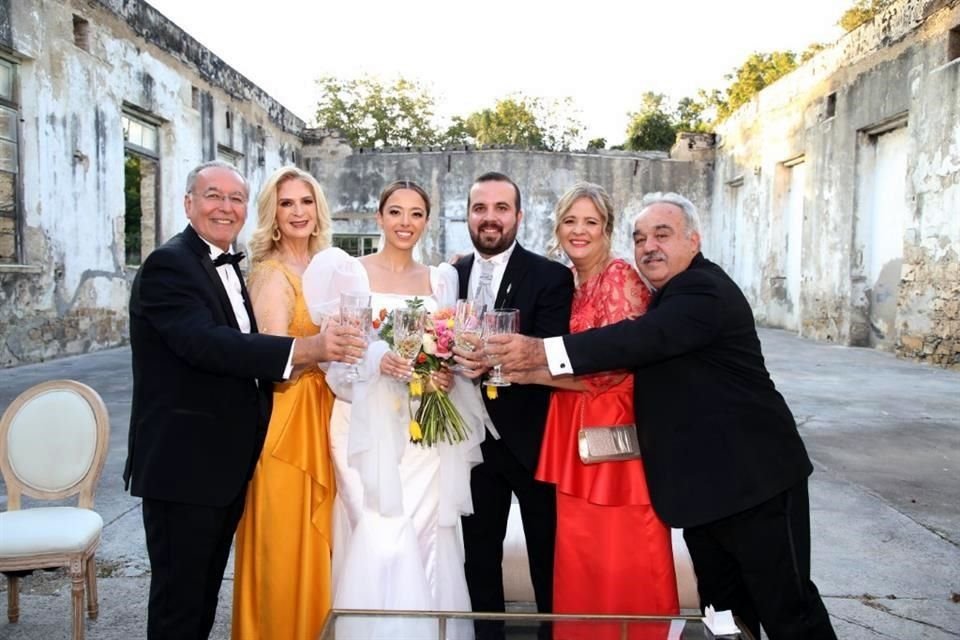 Raúl Solís Ochoa, Araceli Ibarra de Solís, Mariana Solís Ibarra, Érick Hernández Sandoval, Gabriela Sandoval Infante y Rubén Hernández del Bosque