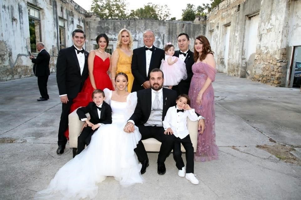 Joaquín Cerda González, Araceli Solís de Cerda, Araceli Ibarra de Solís, Raúl Solís Ochoa, Esther Isabel González Solís, Heriberto González Martínez, Rocío Solís Ibarra, Joaquín Cerda Solís, Mariana S
