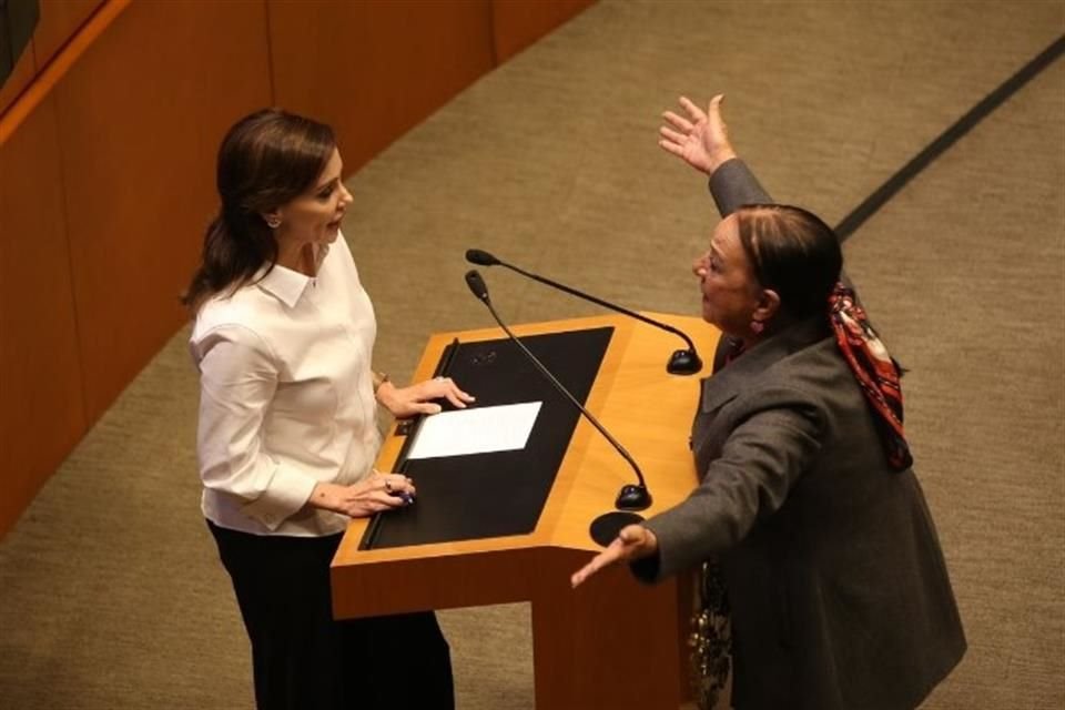 Lucía Trasviña de Morena discute con Lilly Téllez en la tribuna luego que la panista la llamara 'hiena'.