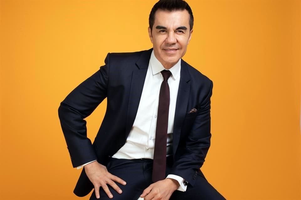 En los 10 episodios liderados por Adrián Uribe, cada uno de una hora, habrá invitados de talla internacional, como J Balvin y Luis Fonsi.