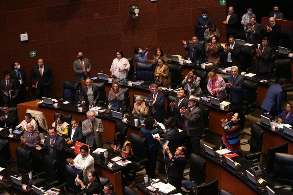 Existió un ambiente impregnado de crispación, con insultos y ofensas de por medio entre los senadores a favor y la Oposición. 