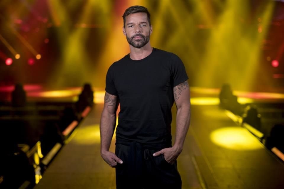 Filtran moción firmada por el sobrino de Ricky Martin donde se narra una agresión sexual; abogado del cantante dice que acusación es falsa.