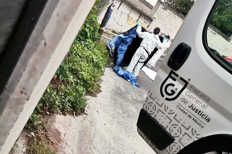 Esta mañana, el cuerpo de una persona envuelta en bolsas negras fue dejado en calles de San Juan Ixtayopan, Alcaldía Tláhuac.
