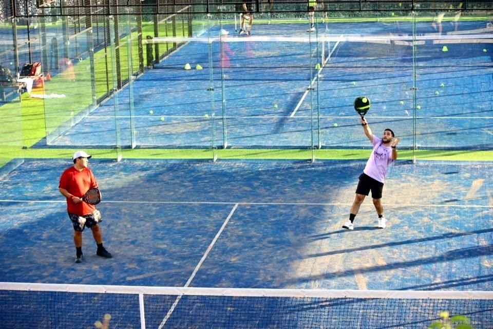 Un nuevo 'boom' deportivo se ha desatado en el área metropolitana de Monterrey: el pádel.
