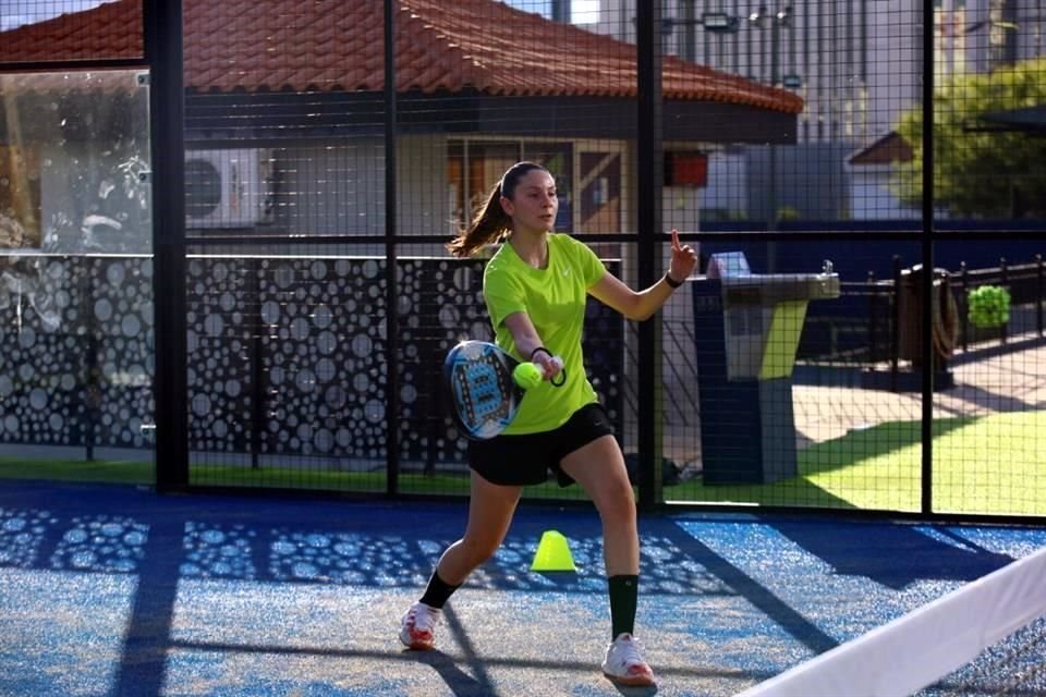 Es un deporte que lo pueden jugar niños, señoras y jóvenes. Es un deporte fácil y divertido', explica Daniel Gómez Junco, presidente de la Asociación de Nuevo León de Pádel.