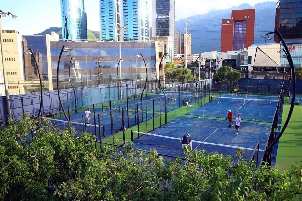 El Pádel está ganando cada vez más adeptos.